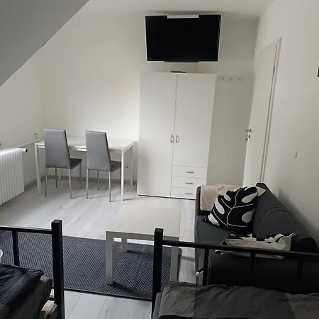 Am Bahnhof Homestay *