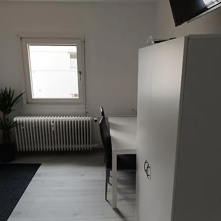 Am Bahnhof Homestay *